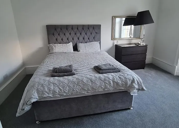 Large 4 Bed