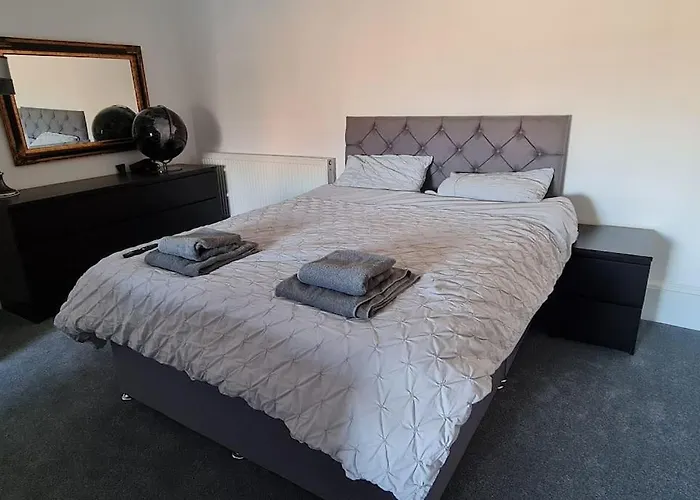 Large 4 Bed