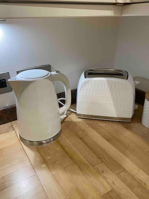 Large 4 Bed Apartment *
