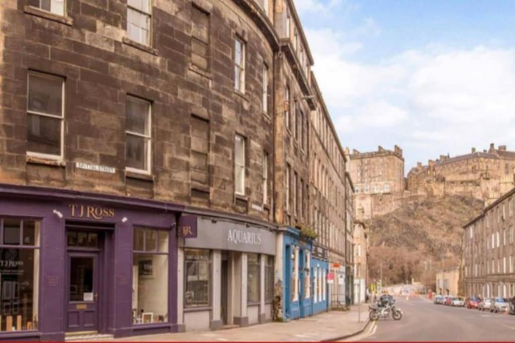 Large 4 Bed Apartment *