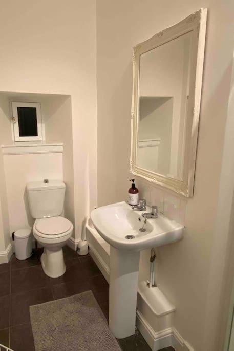 Large 4 Bed *