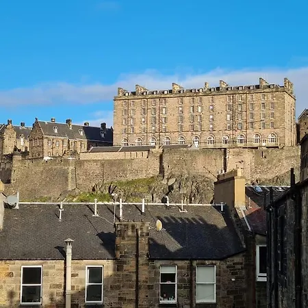 Large 4 Bed Apartment Edinburgh Exterior photo